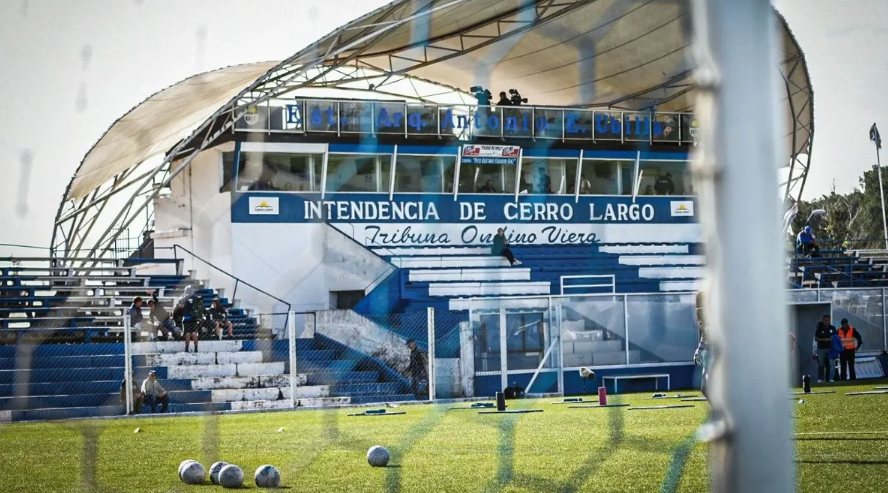 El estadio Ubilla bajo el agua: Cerro Largo enfrenta desafíos logísticos ante el próximo encuentro con el&nbsp;Liverpool