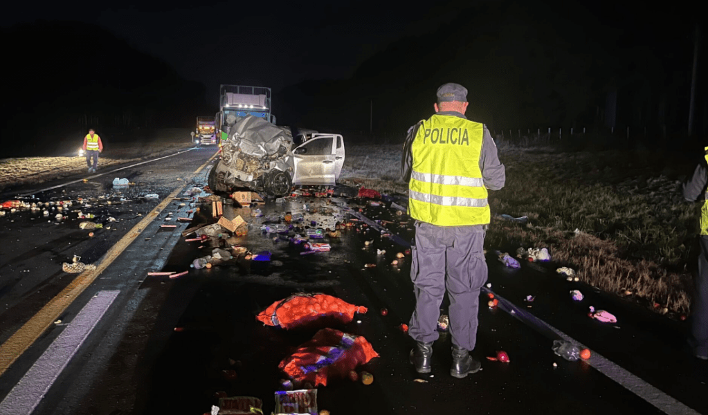 Choque en Ruta 27: Dos Camionetas con Mercadería en Infracción Aduanera Colisionan y Conductores&nbsp;Huyen